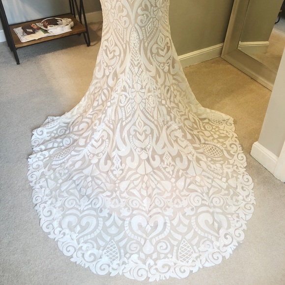 *NEVER WORN* Bridal Gown, Wedding dress - Picture 7 of 8